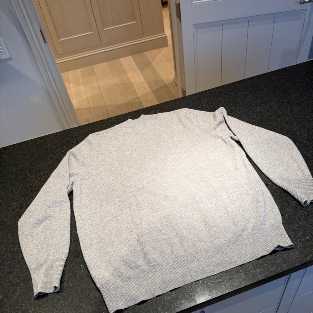 Elegant Women's V-Neck Sweater in Light Gray - Picture 2 of 5
